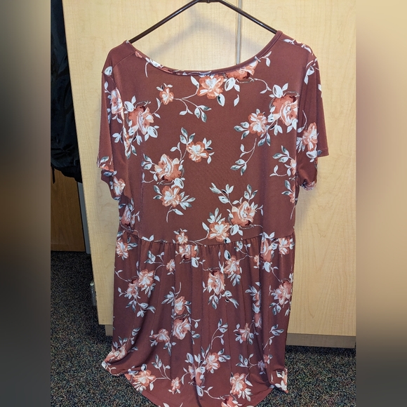 Torrid Rust floral tshirt - Picture 2 of 2